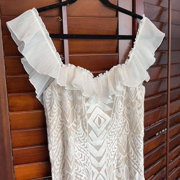 Like New off the shoulder, tan and white lace, high to low dress - Picture 4 of 5